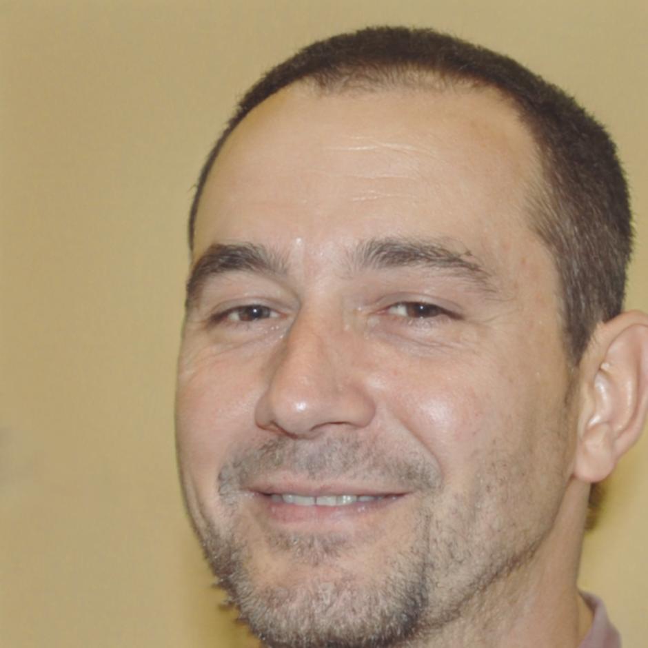 Instructor Miguel Santos